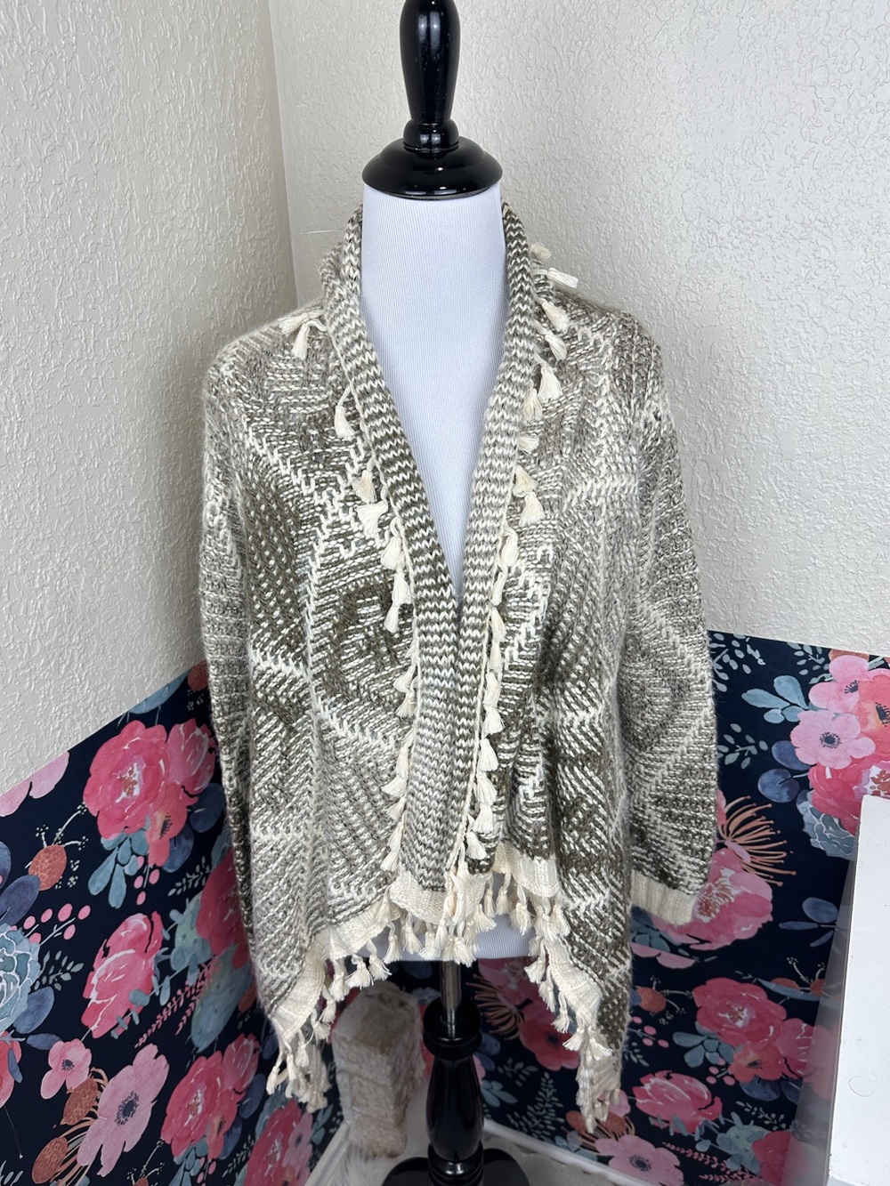 Tan Cream Sage Tasseled Trim Boutique Knit Sweater Cardigan Large